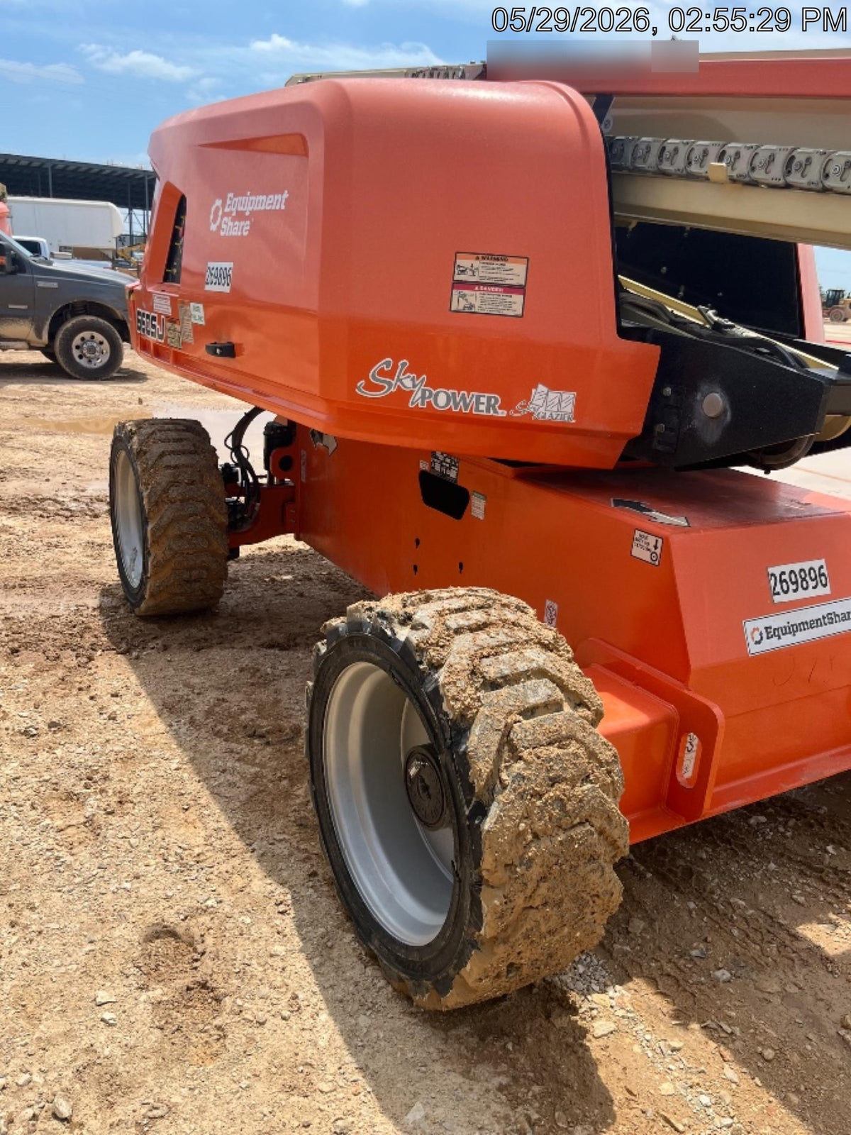 2022 JLG 660SJ