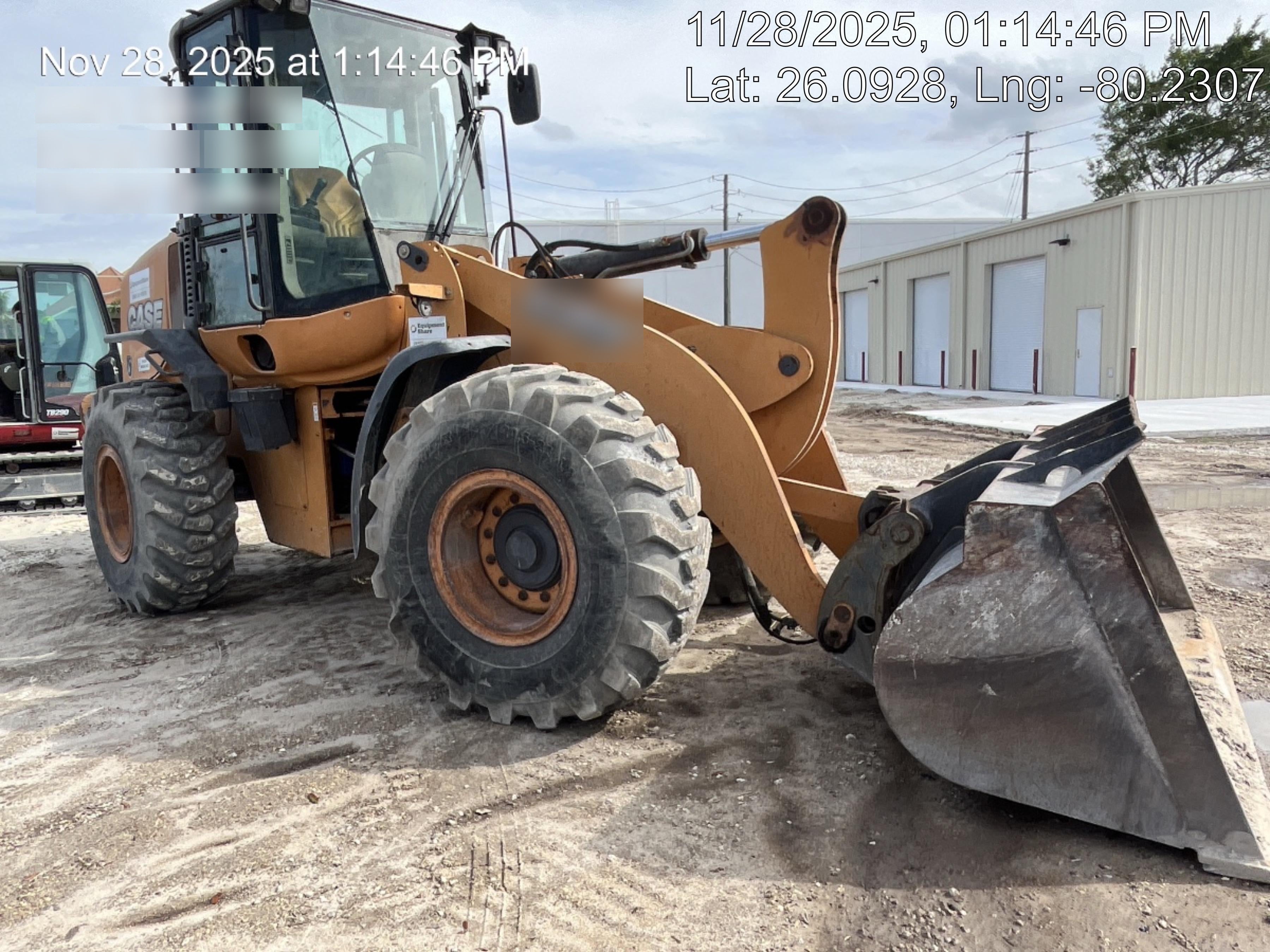2015 Case 621F CLOSED CAB, JRB 416 STYLE HYD COUPLER