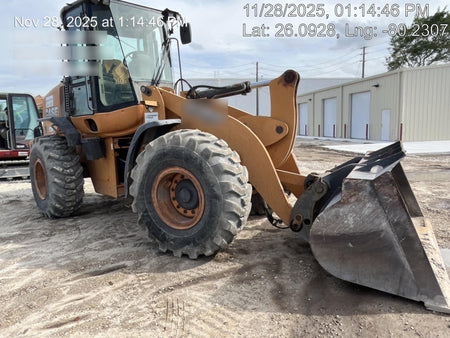 2015 Case 621F CLOSED CAB, JRB 416 STYLE HYD COUPLER