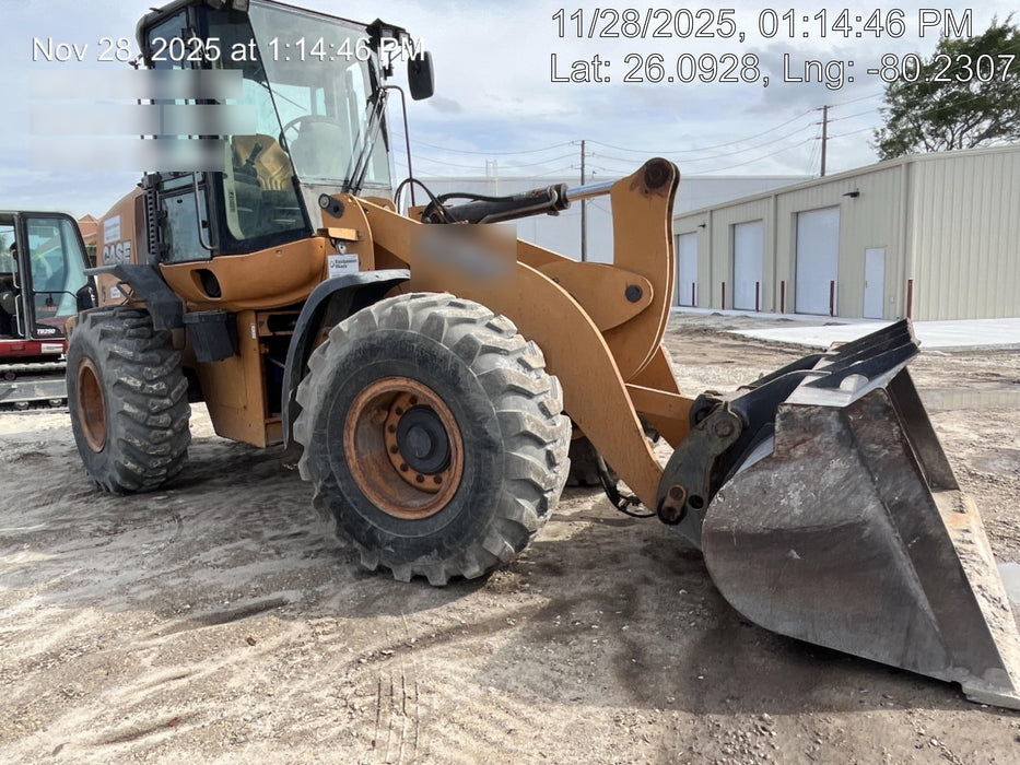 2015 Case 621F CLOSED CAB, JRB 416 STYLE HYD COUPLER