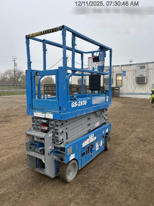 2020 Genie GS-1930 Solid Non Marking Tires, Beacon, Folding rails with half height swing gate, 800W Inverter