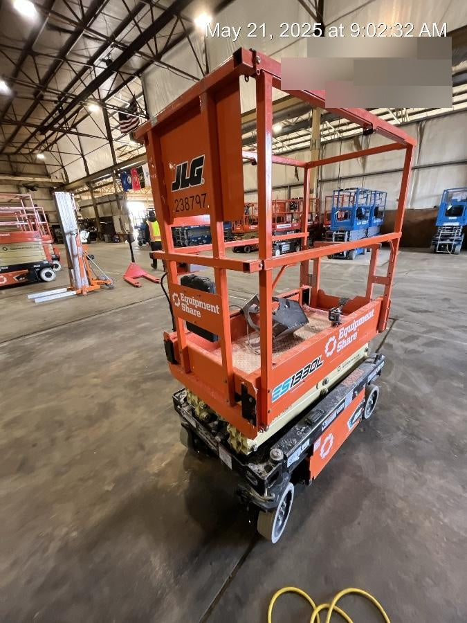 2022 JLG ES1330L