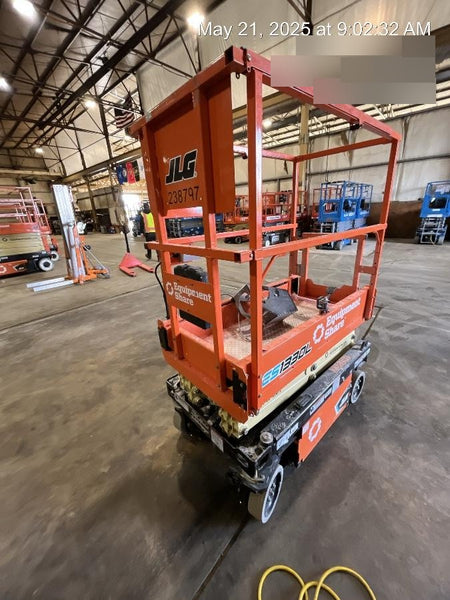 2022 JLG ES1330L
