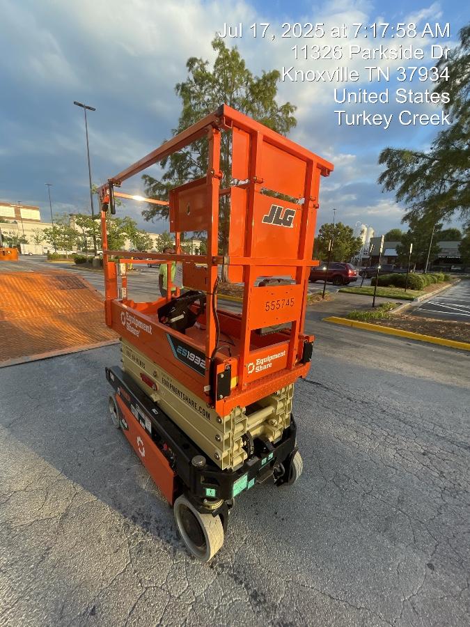 2025 JLG ES1932