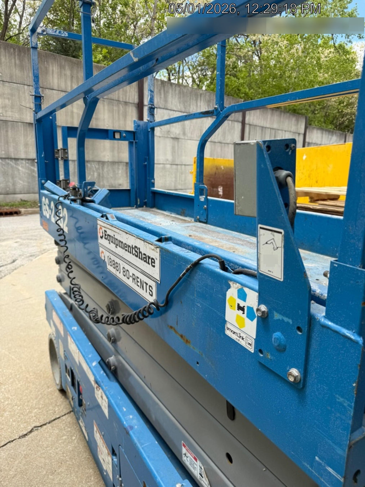 2019 Genie GS-2632 Folding rails with half height swing gate