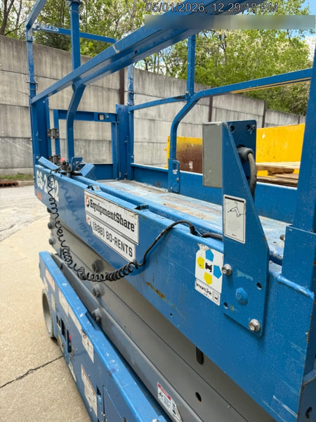 2019 Genie GS-2632 Folding rails with half height swing gate