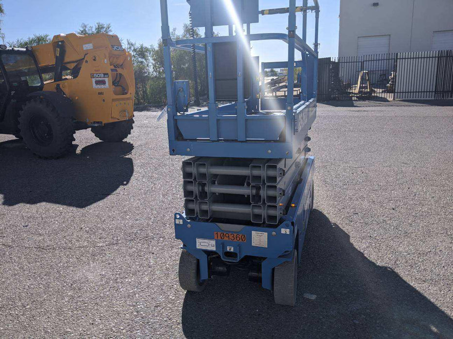 2020 Genie GS-2632 Solid NM Tires, Folding Rails with Half-Height Swing Gate, Beacon