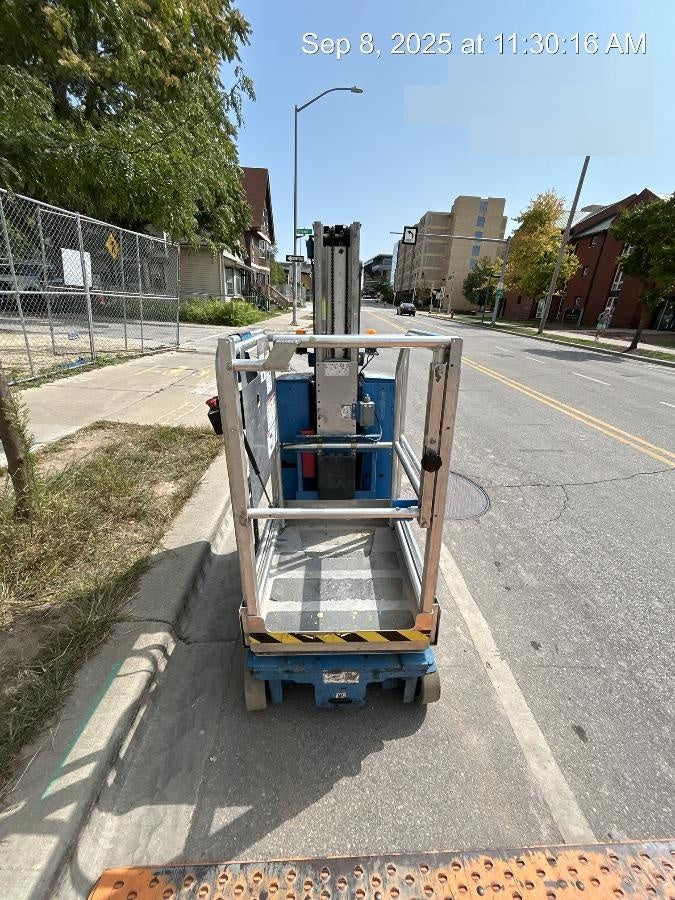 2011 GENIE GR-20