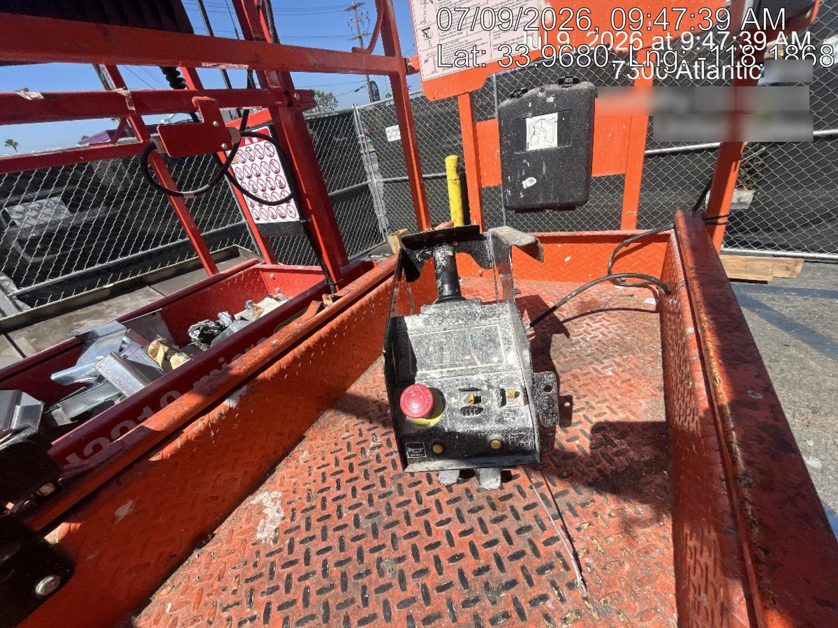 2021 JLG ES1932