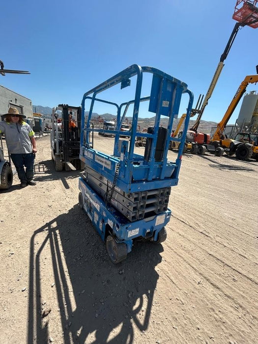 2019 Genie GS-1930 Fixed rails with chain Entry