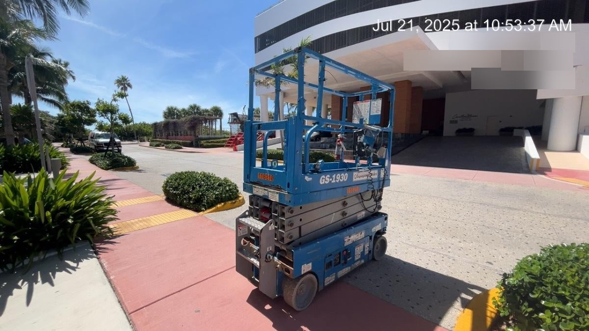 2020 Genie GS-1930 Solid Non Marking Tires, Beacon, Folding rails with half height swing gate