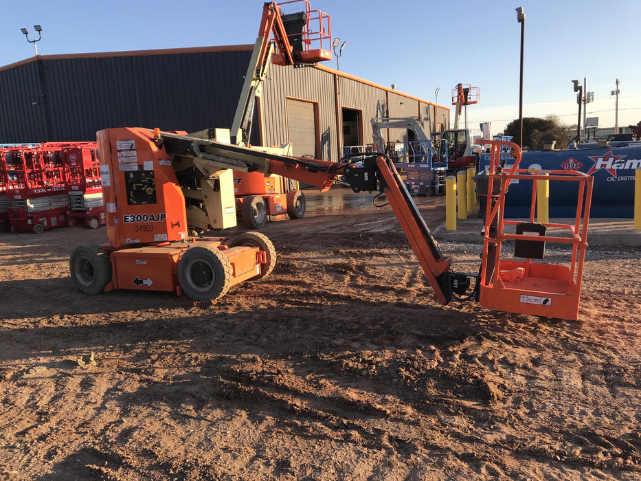 2019 JLG E300AJP