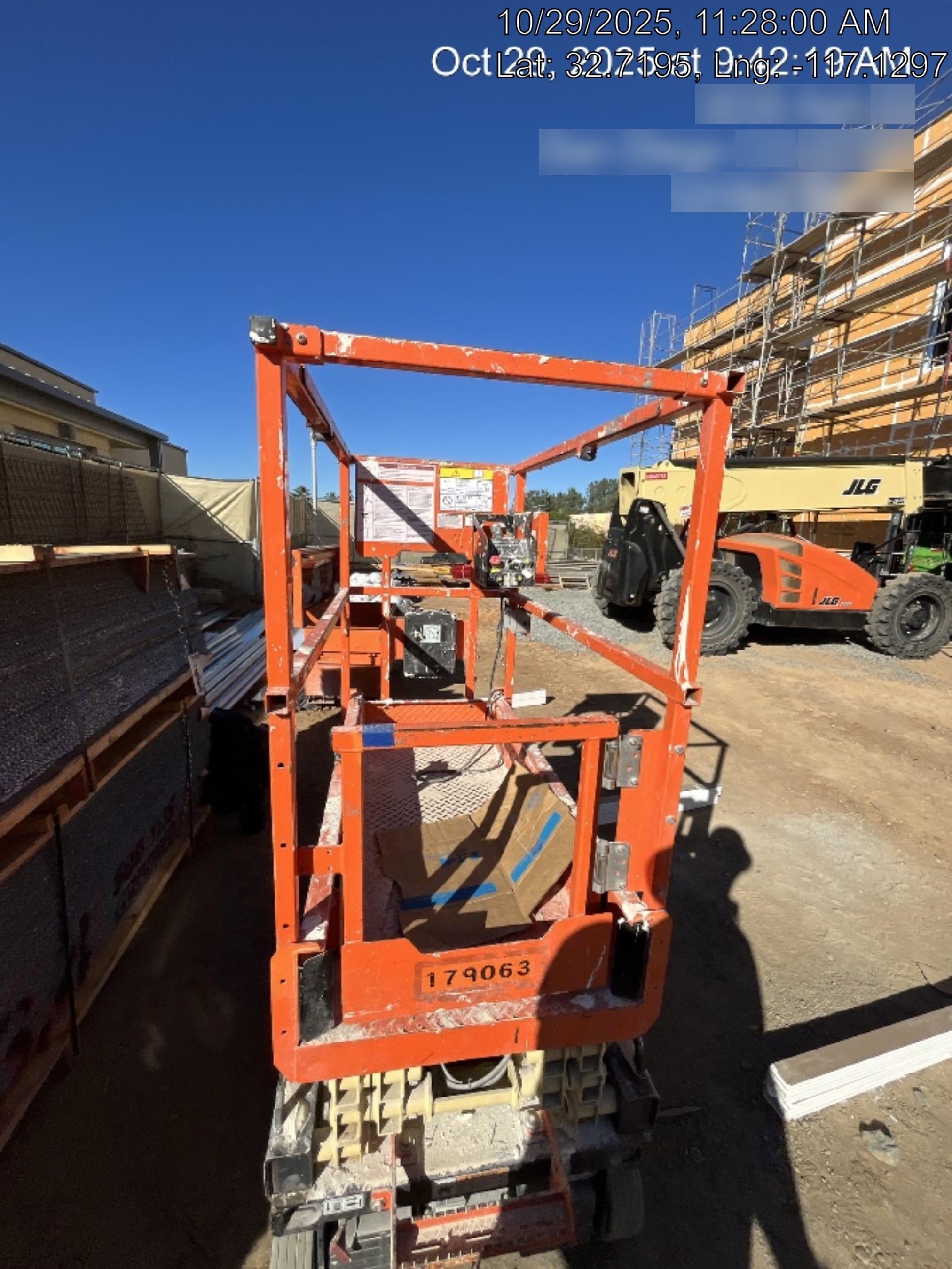 2021 JLG ES1330L