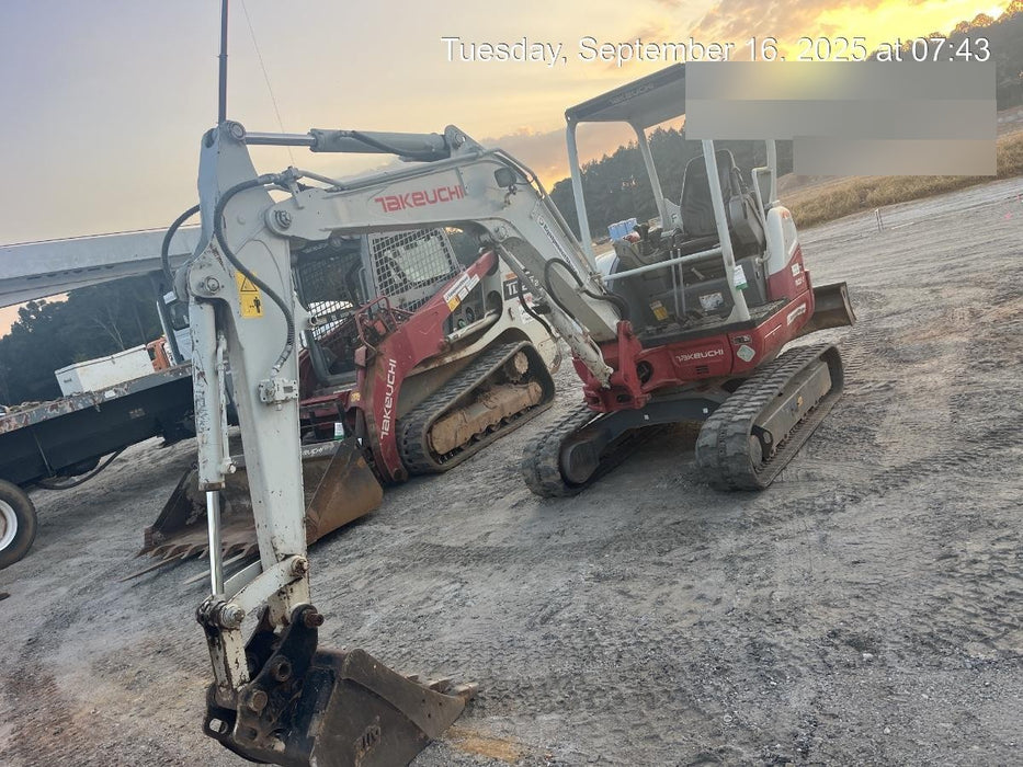 2020 TAKEUCHI TB235-2R