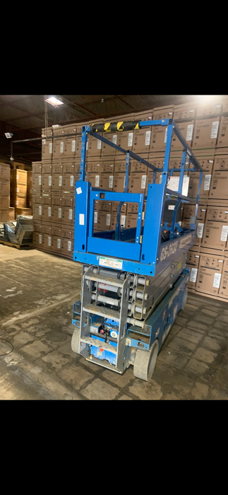 2019 Genie GS-2632 Folding rails with half height swing gate