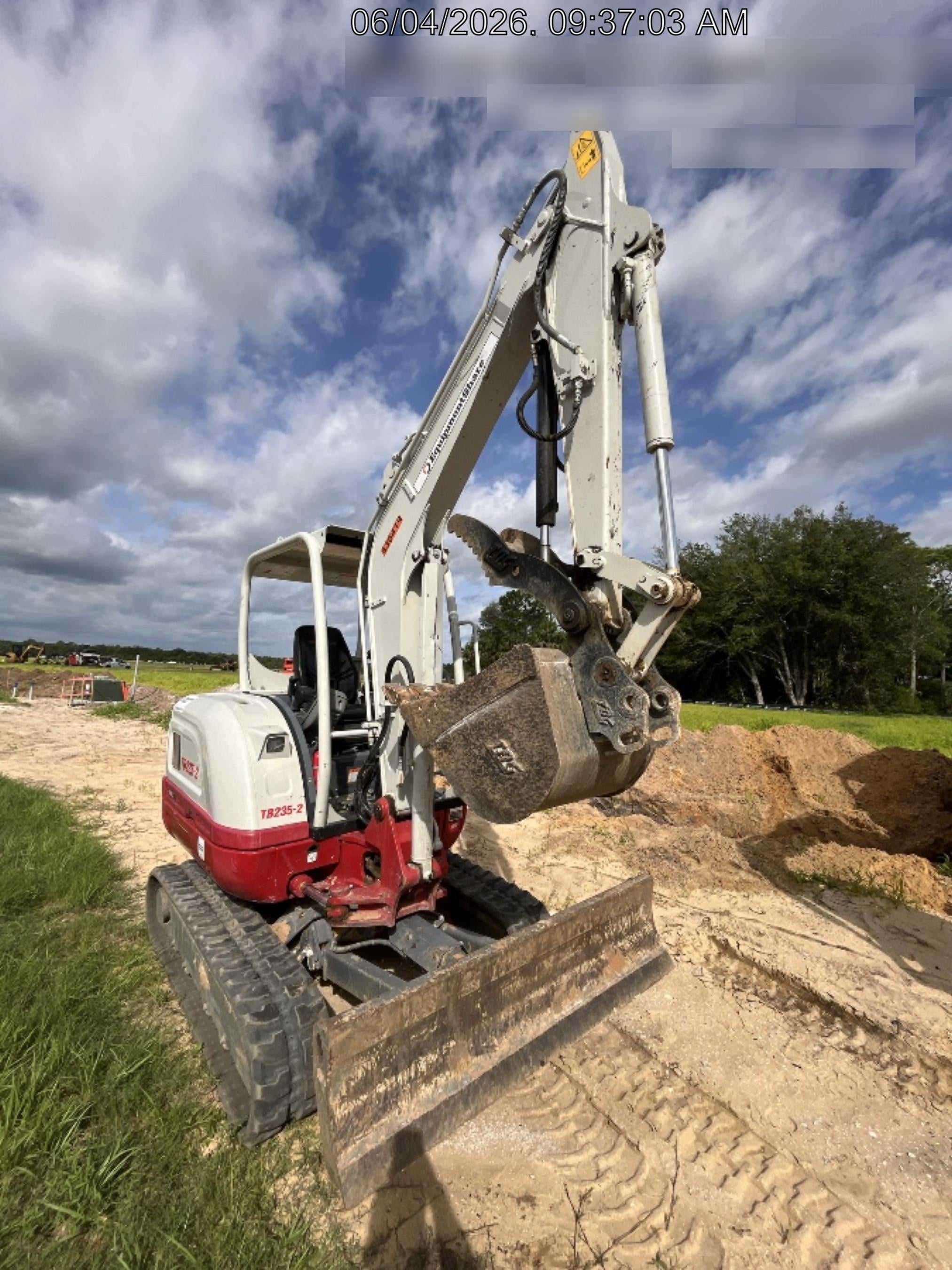 2024 TAKEUCHI TB235-2R