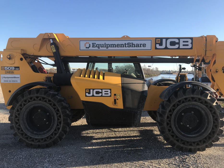 2019 JCB 509-42 JCB 509-42 Enclosed Cab, 74 HP, Solid Tires, Worklights, Beacon, Aux Hydraulics, Lifting Eye