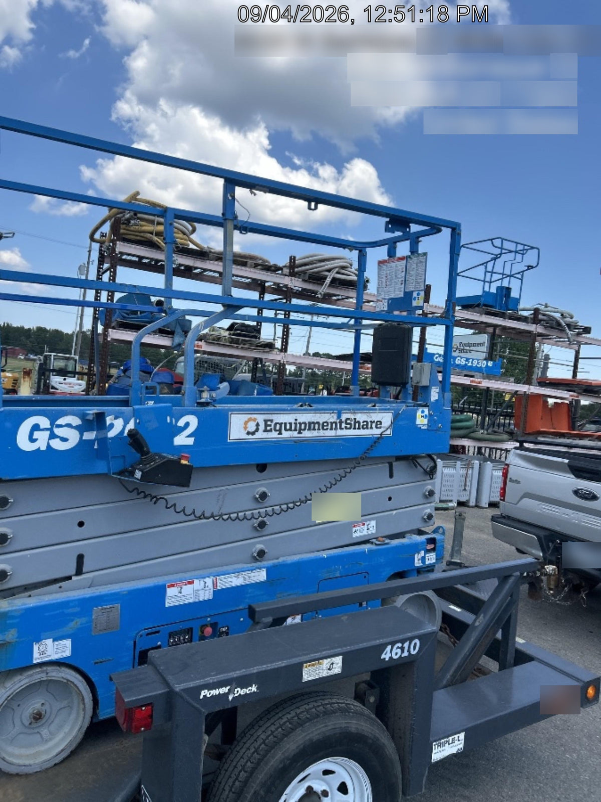 2019 Genie GS-2632 Folding rails with half height swing gate