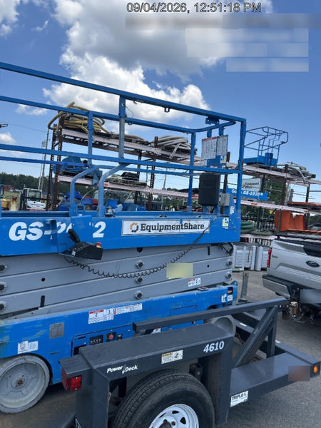 2019 Genie GS-2632 Folding rails with half height swing gate