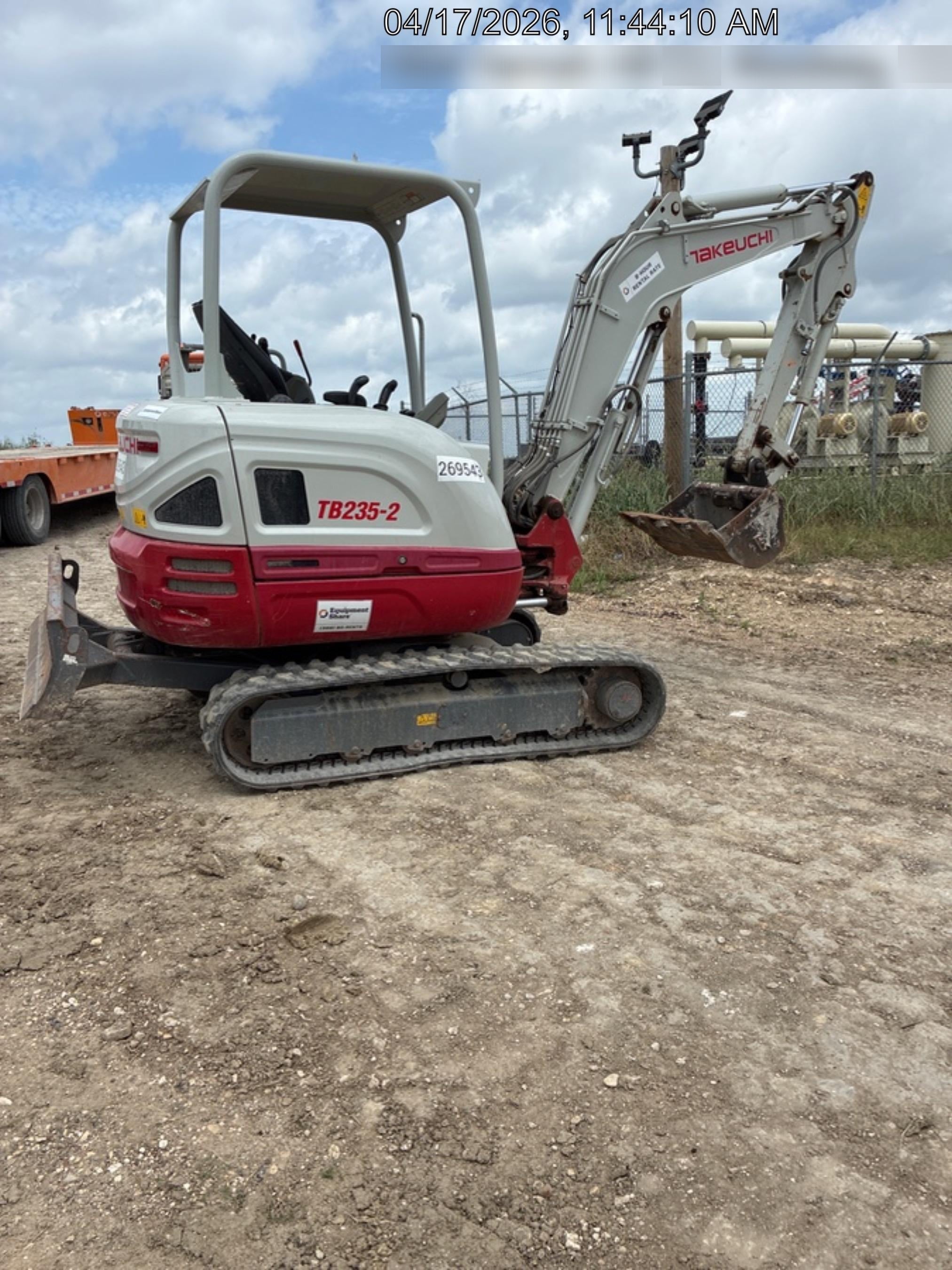 2022 TAKEUCHI TB235-2R