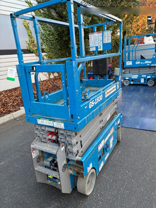 2020 Genie GS-1930 Solid Non Marking Tires, Beacon, Folding rails with half height swing gate, 800W Inverter