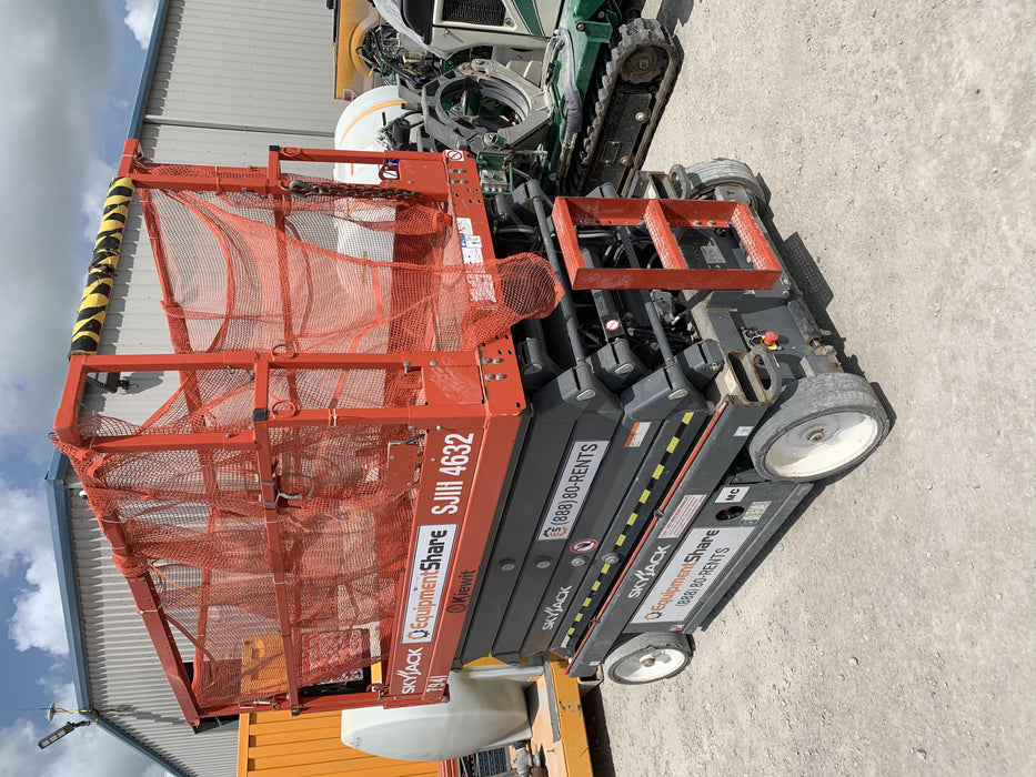 2018 Skyjack SJIII-4632 Skyjack SJIII4632 Scissor Lift w/Trojan Batteries