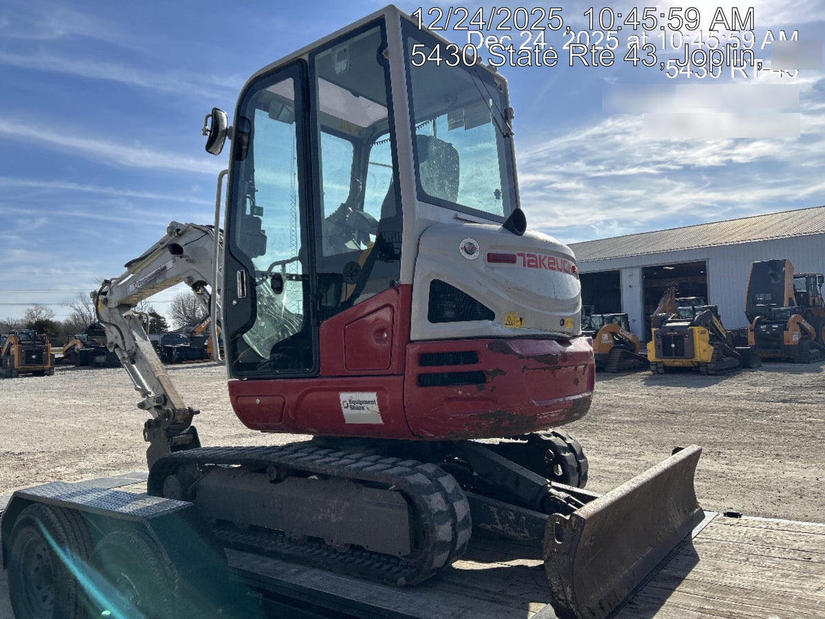 2022 TAKEUCHI TB235-2CR