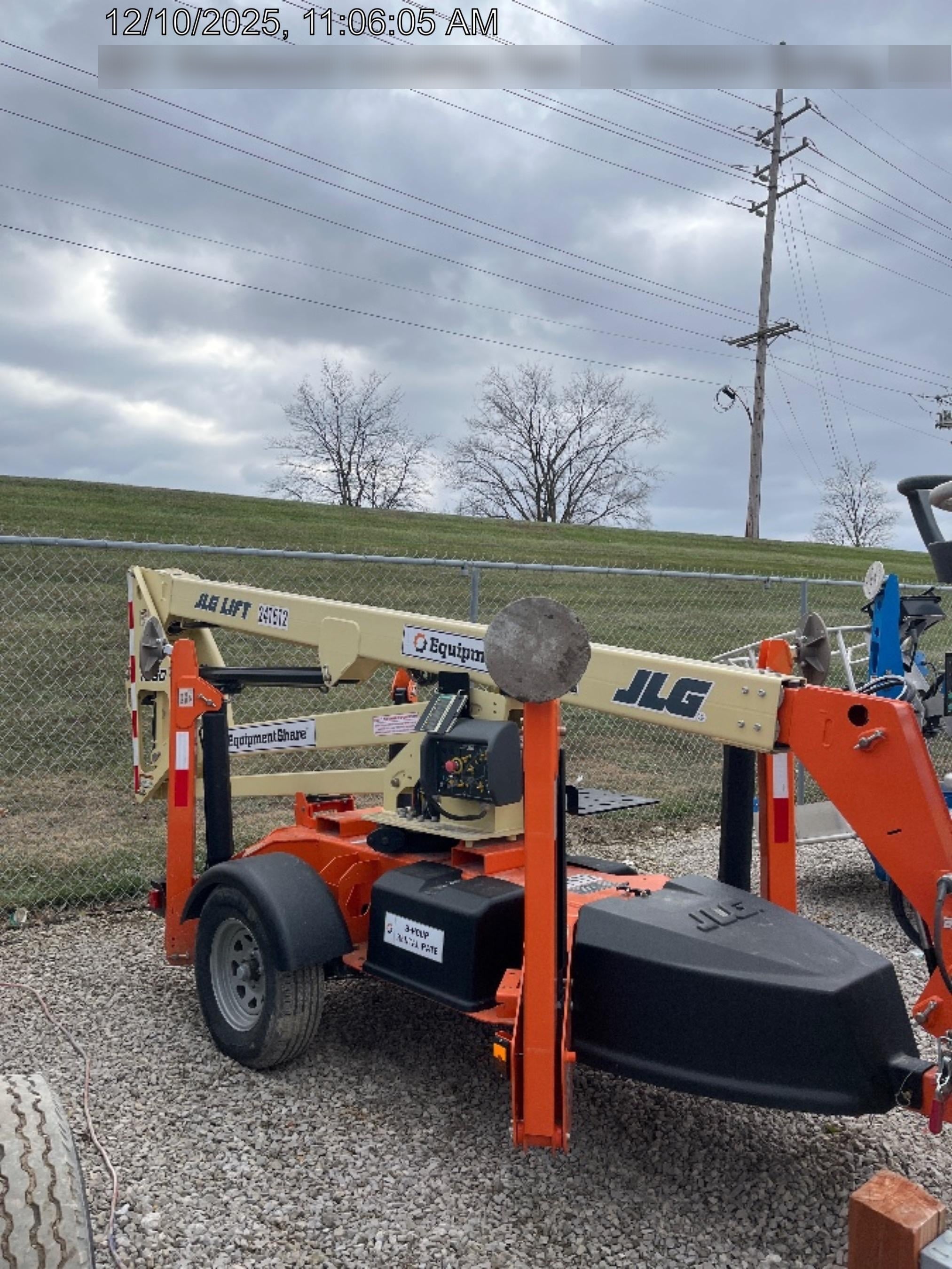 2022 JLG T350