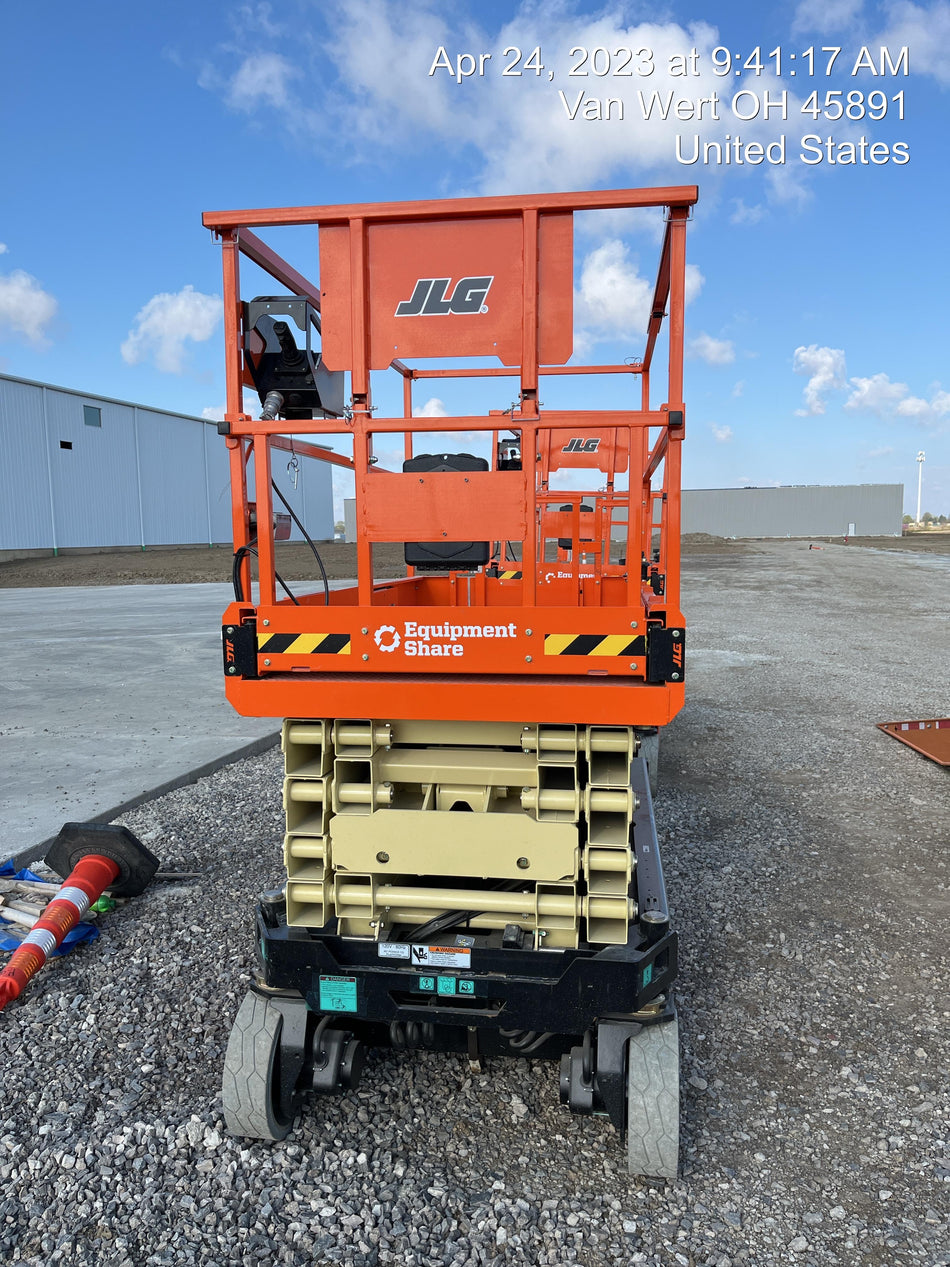 2022 JLG ES3246