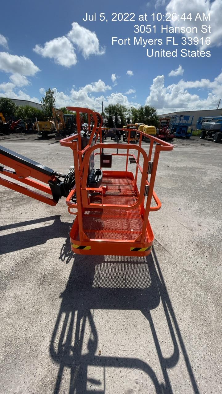 2022 JLG 660SJ