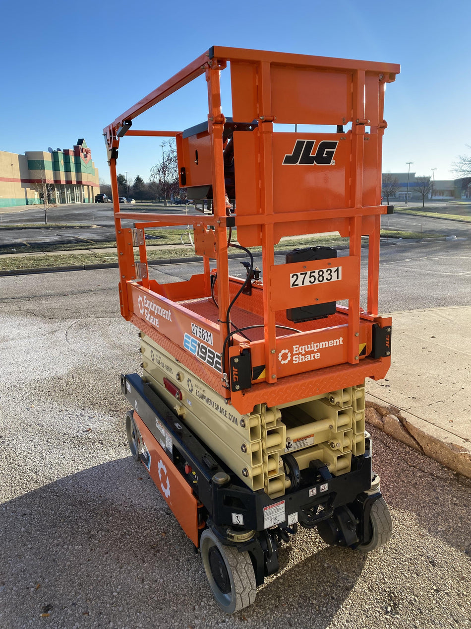 2022 JLG ES1932