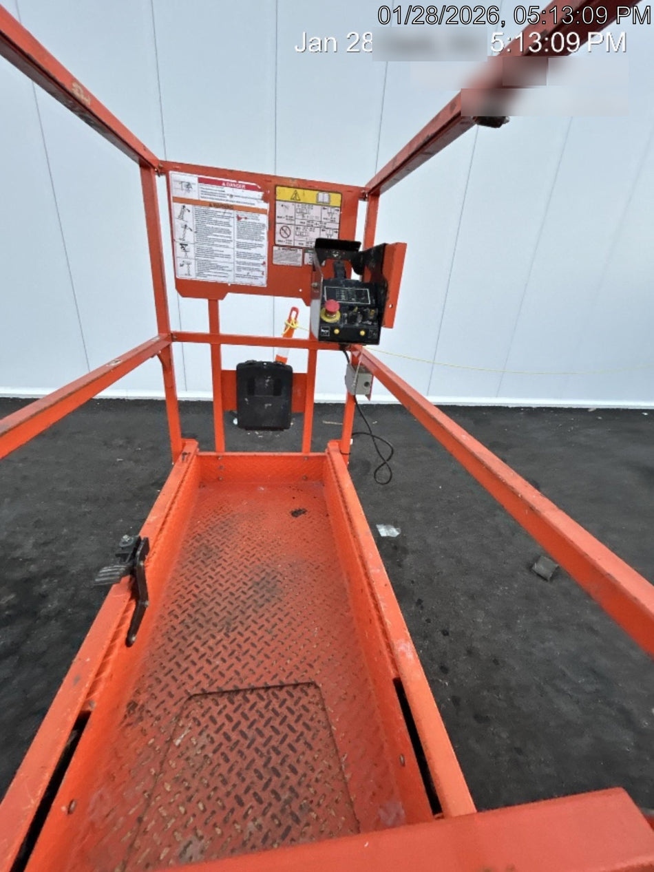2022 JLG ES1330L