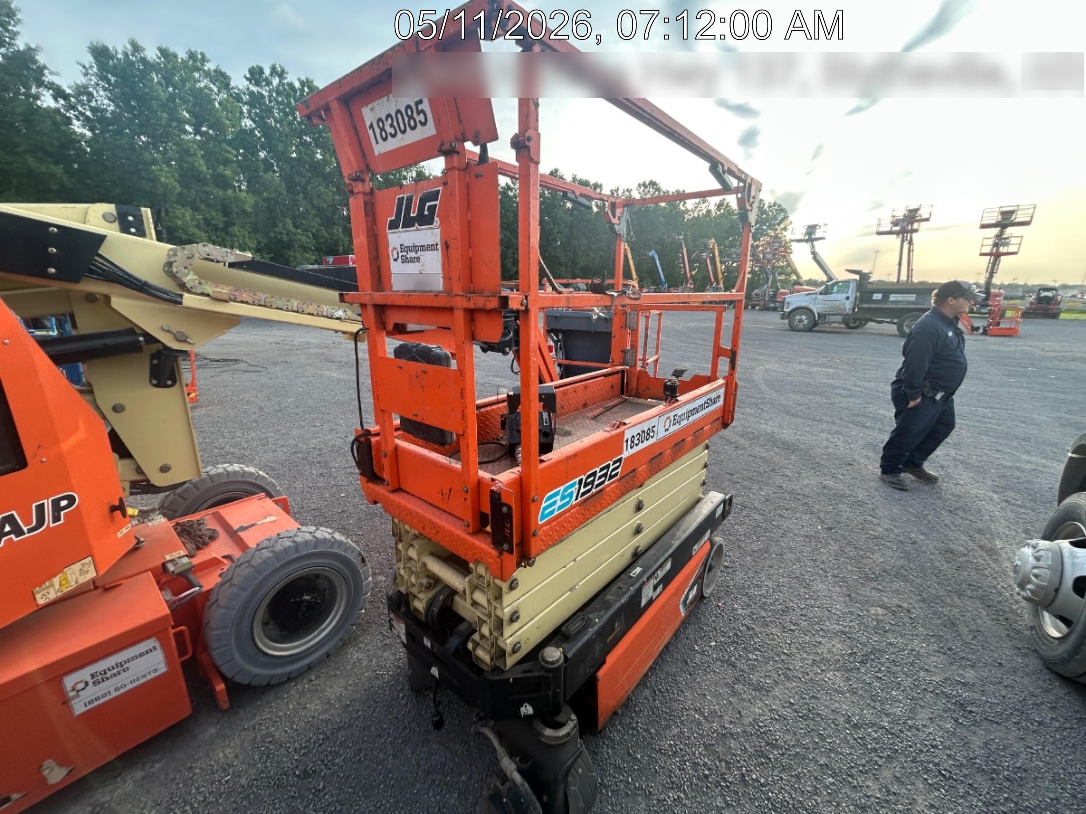 2021 JLG ES1932