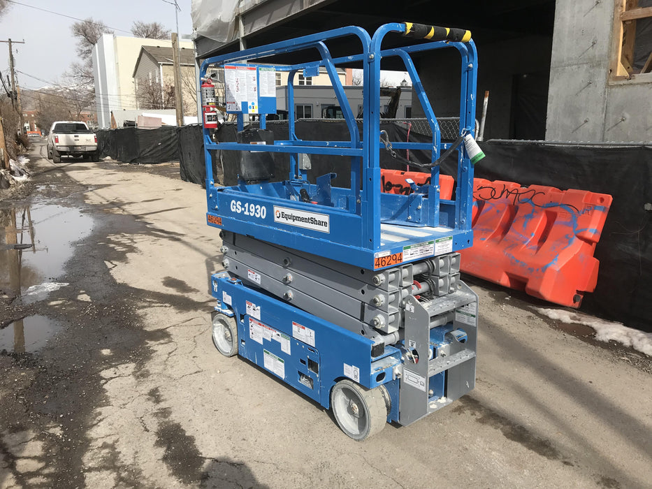 2019 Genie GS-1930 Fixed rails with chain Entry