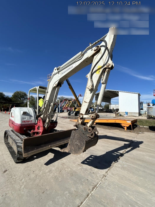 2021 TAKEUCHI TB250-2
