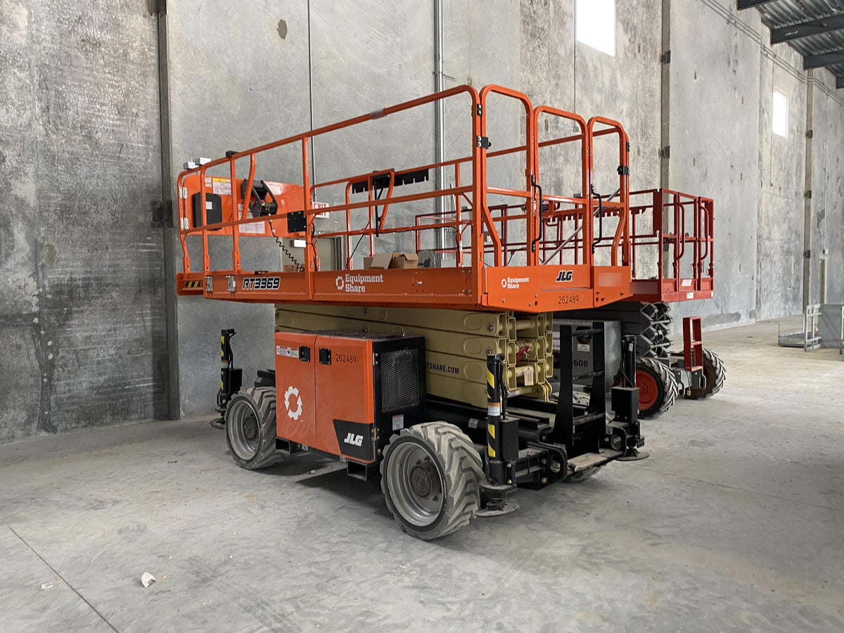 2022 JLG RT3369