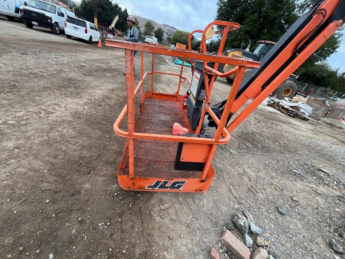 2019 JLG 860SJ