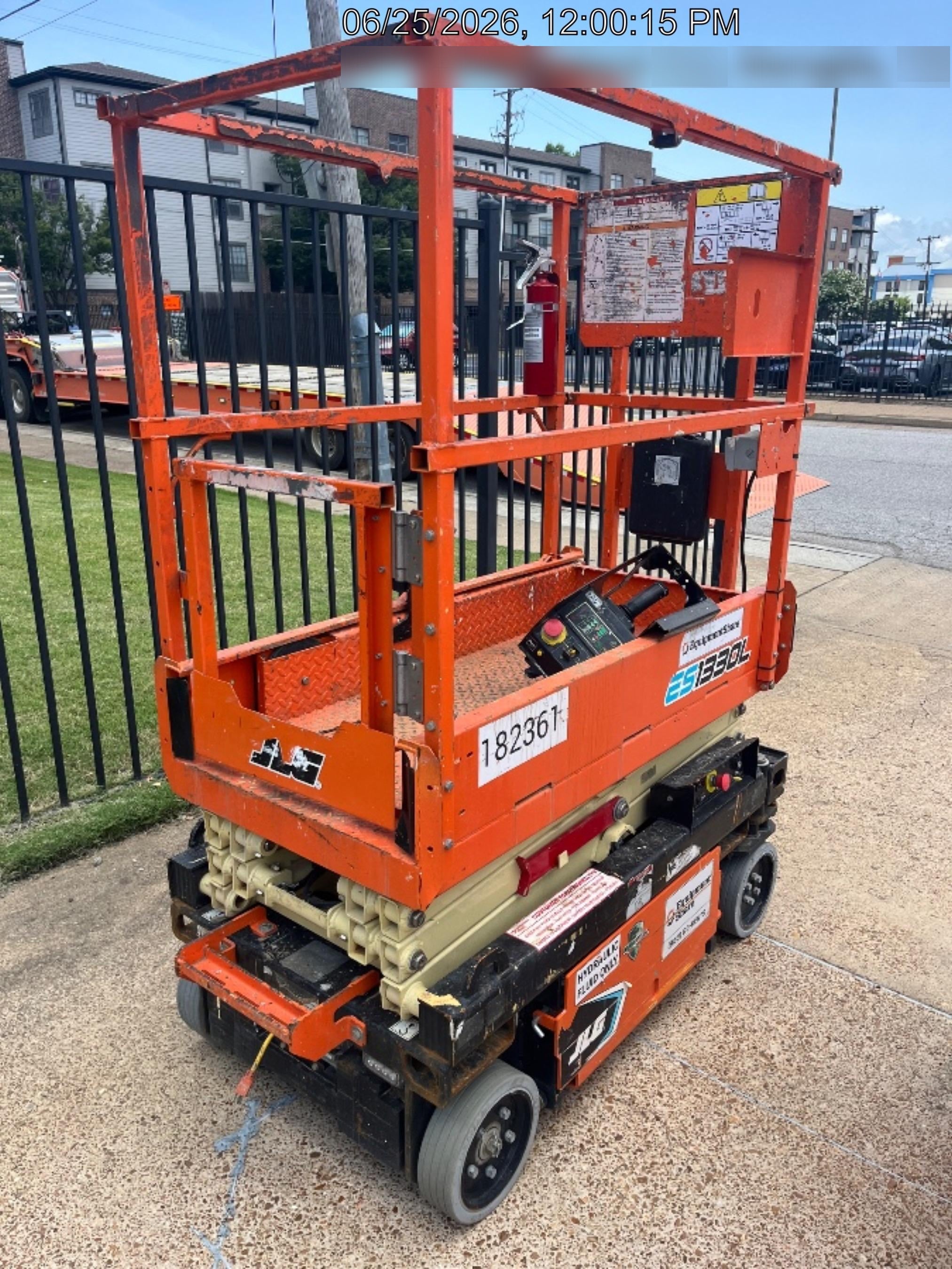 2021 JLG ES1330L
