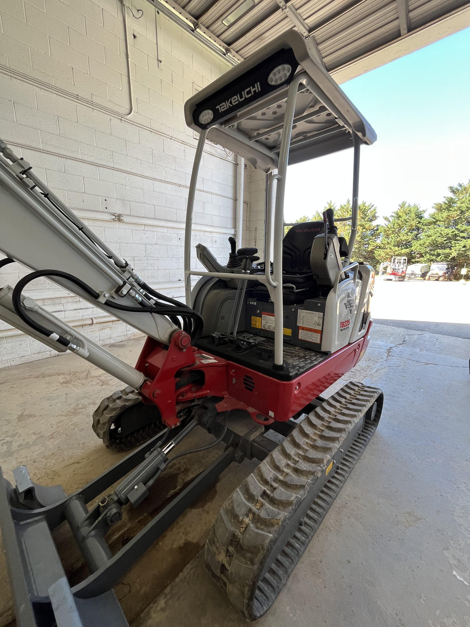 2022 TAKEUCHI TB225R