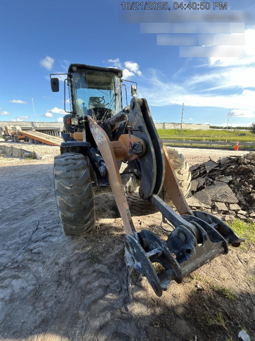 2018 Case 721G CLOSED CAB, JRB 416 STYLE HYD COUPLER