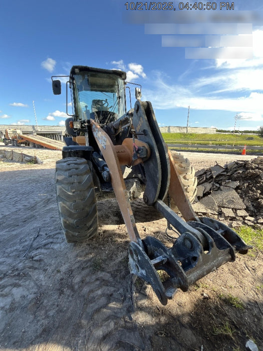 2018 Case 721G CLOSED CAB, JRB 416 STYLE HYD COUPLER