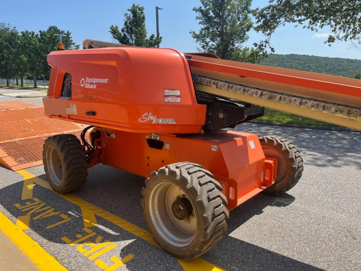 2023 JLG 660SJ