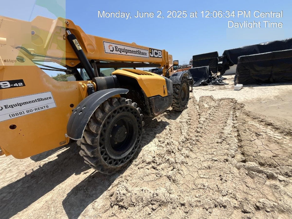 2018 JCB 509-42 JCB 509-42 Enclosed Cab, 74 HP, Solid Tires, Worklights, Beacon, Aux Hydraulics, Lifting Eye