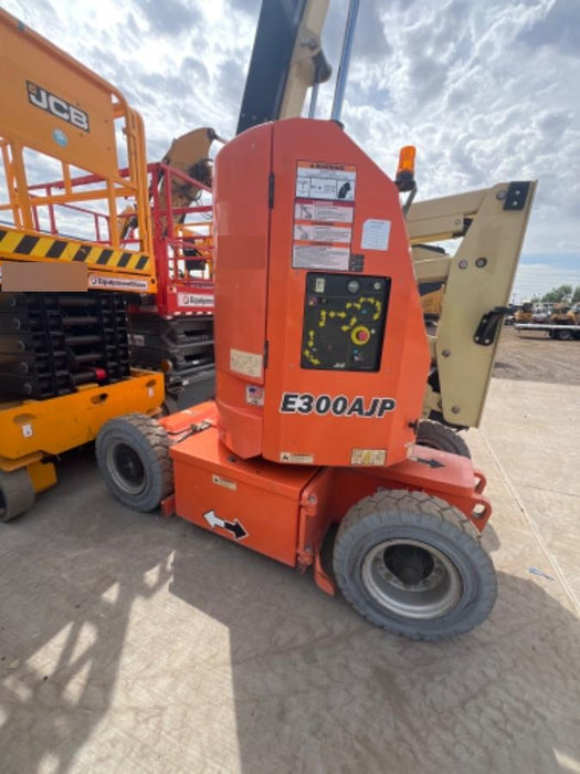 2019 JLG E300AJP