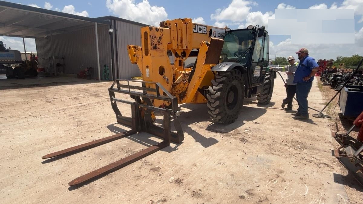 2020 JCB 510-56 Cab/Heat/Air, 74 HP, Solid Tires, STD Worklight, Beacon, Aux Hydraulics, Lifting Eye, Back up Alarm w/66" Carriage/60" Forks