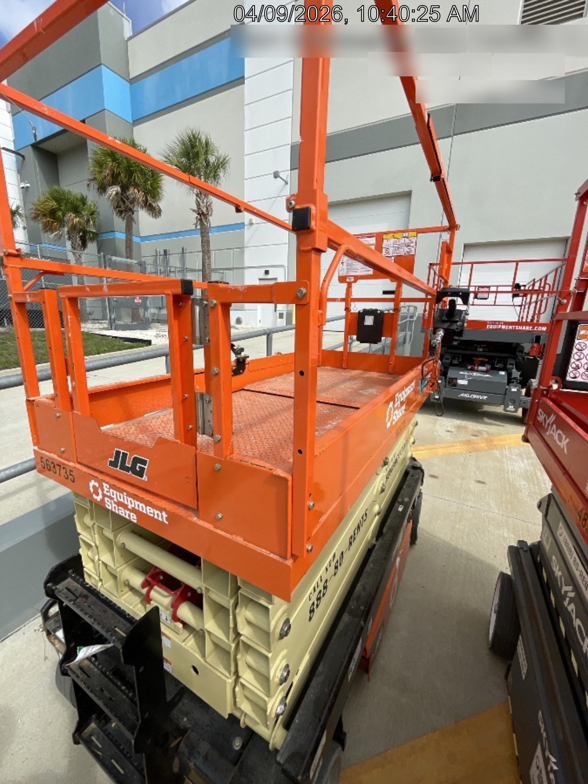 2025 JLG ES3246