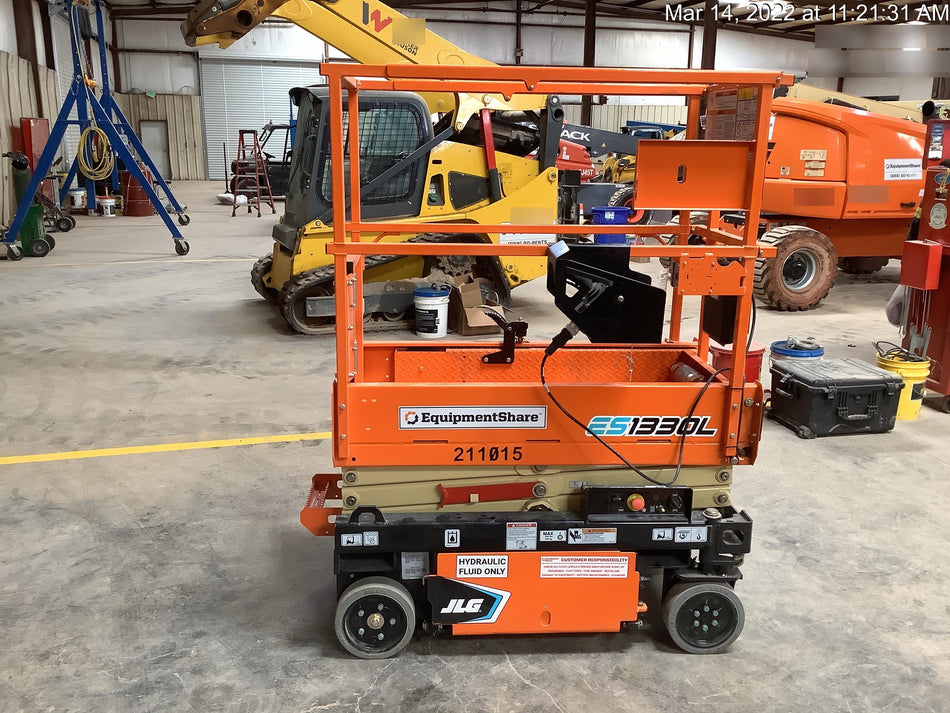 2022 JLG ES1330L