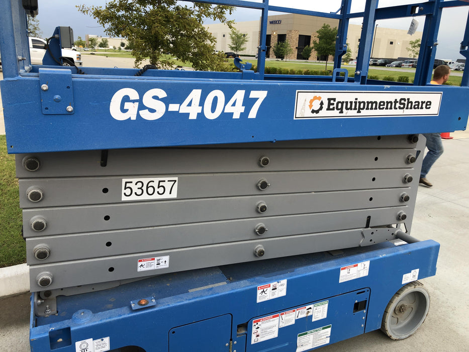 2019 Genie GS-4047 Folding rails with half height swing gate