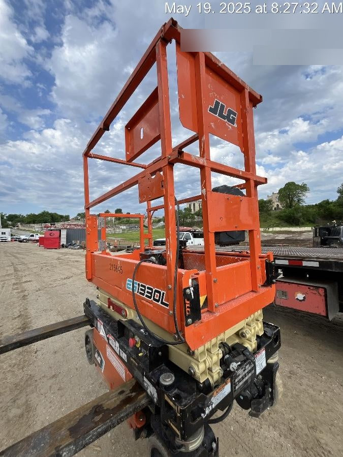 2022 JLG ES1330L