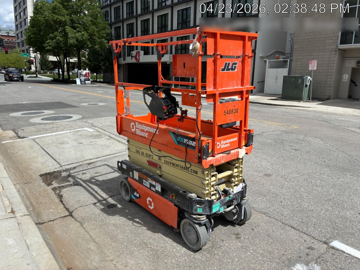 2025 JLG ES1932